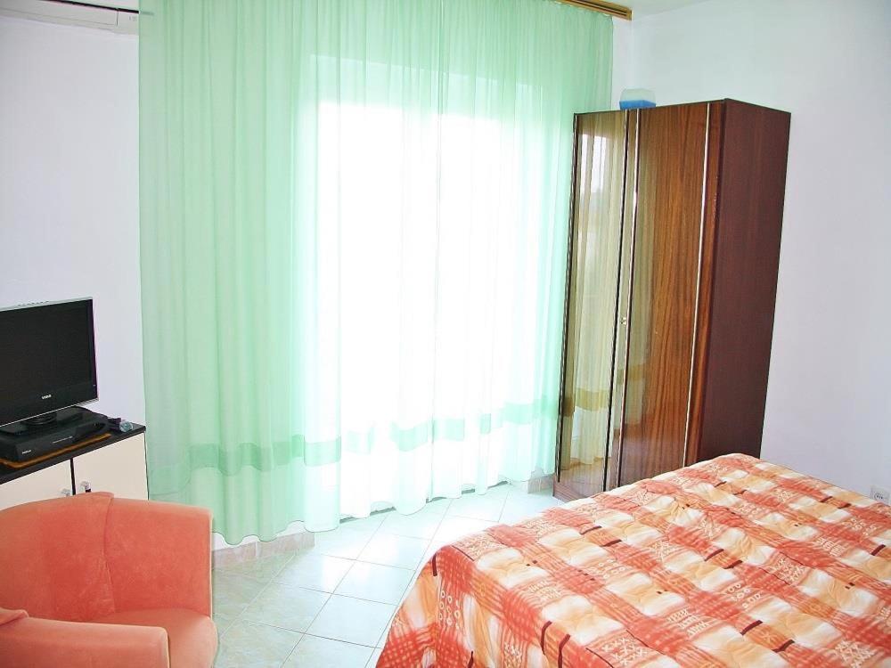 Apartments Ловран Екстериор снимка